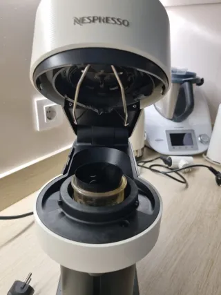 Cafetera Nespresso Vertuo DeLonghi Blanca