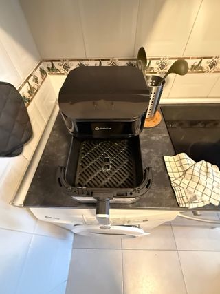 Freidora de aire Mandine negra