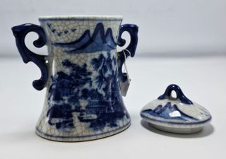 Jarra china con asas estilo antiguo con craquele