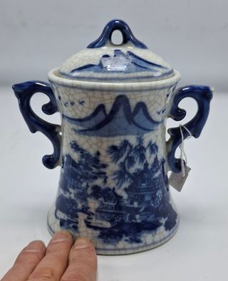 Jarra china con asas estilo antiguo con craquele