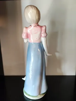 Figura cerámica mujer con perrito