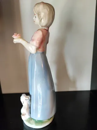 Figura cerámica mujer con perrito