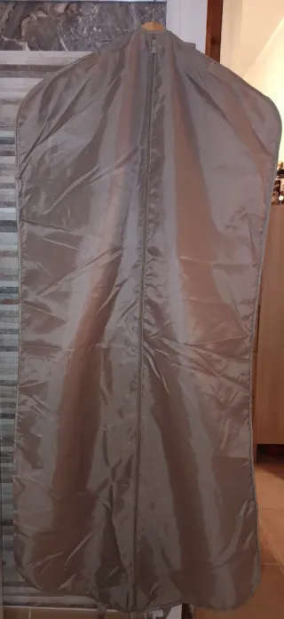 Funda de traje Burberry beige. ( 135cm x 60 cm)