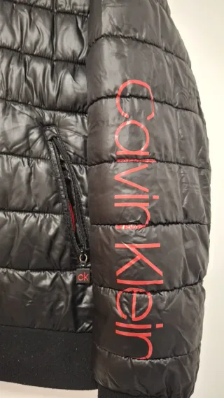 Chaqueta Calvin Klein acolchada negra