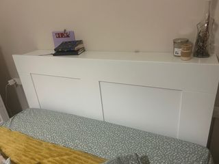 BRIMNES Cabecero con compartimentos