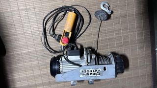 Montacargas con brazo para puntal