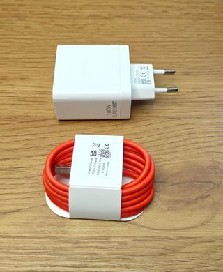 Cargador Rápido OPPO compartible 100W Cable Rojo