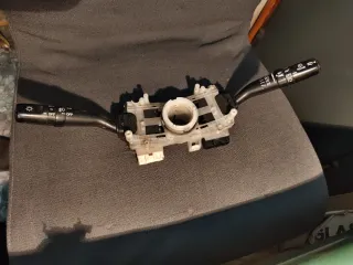 Toyota land cruiser KZ J9 Rotula Suspensión Inferi