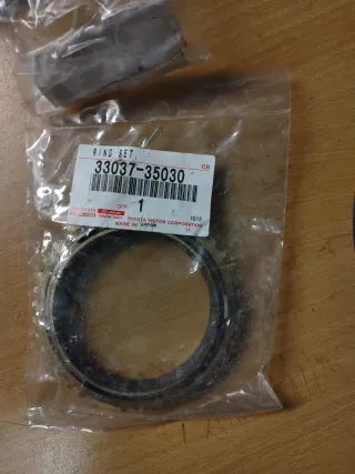 Toyota land cruiser KZ J9 Rotula Suspensión Inferi