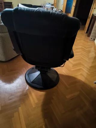 Sofá de cuero de rosas.  Dos sofás + sillón