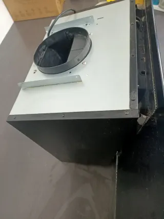 Campana extractora Svan Negra