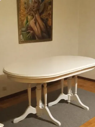 Mesa de comedor y 6 sillas blancas