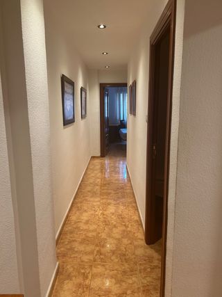 Habitación disponible en piso compartido.