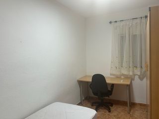 Habitación disponible en piso compartido.