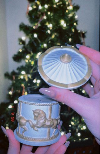 Porta-Velas Carrossel Dourado e Branco Cerâmica