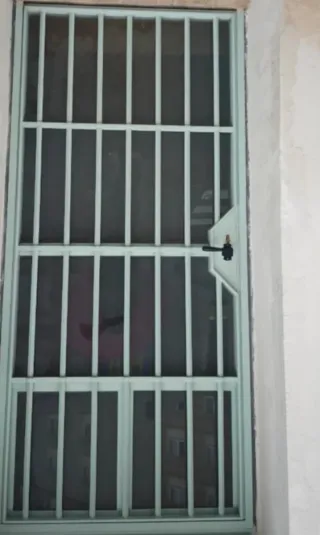 PUERTA REJA HIERRO MACIZO CON EL MARCO Y LLAVES