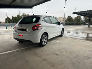 Peugeot 208 2013