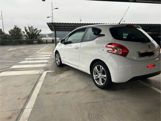 Peugeot 208 2013