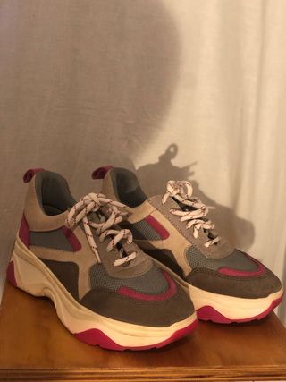 Zapatillas grises y rosas
