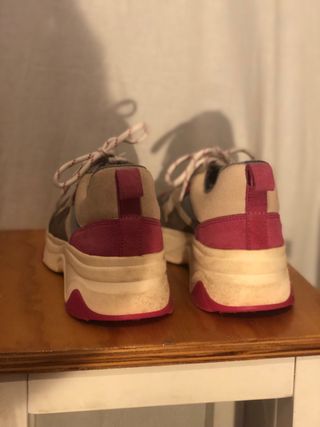 Zapatillas grises y rosas