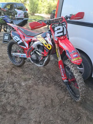 Se vende o se cambia Honda CRF 250 4T 2017