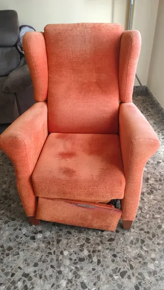 Sillón relax manual tapizado naranja.