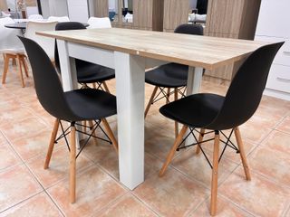 Mesa extensible cuadrada + 4 sillas negras !