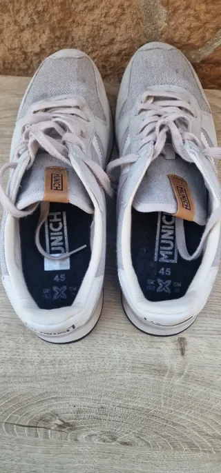 Zapatillas Munich grises y blancas