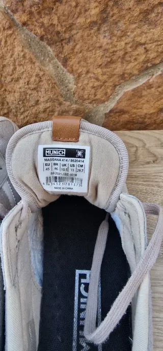 Zapatillas Munich grises y blancas