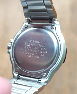 Reloj Casio Analógico Negro y Plateado