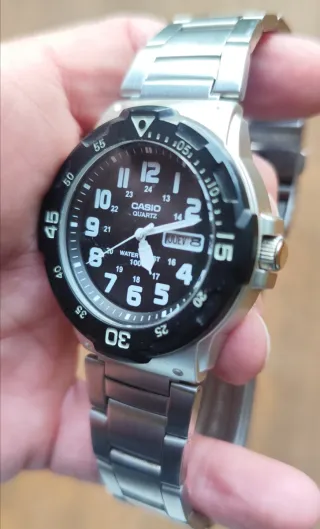 Reloj Casio Analógico Negro y Plateado