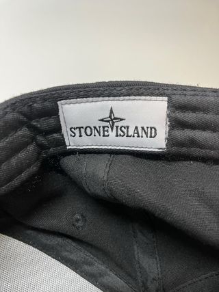 Gorra Stone Island Negra Bordada
