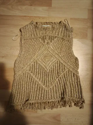 Jersey dorado tejido con flecos