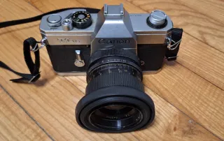 Cámara analógica Canon TLb con objetivo