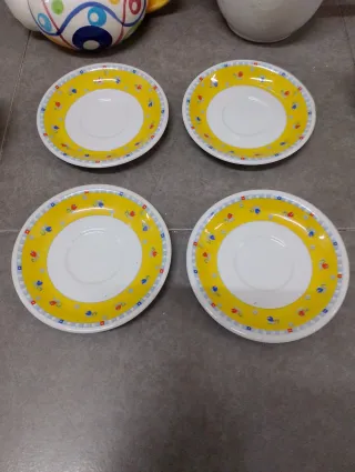 Juego de té de cerámica con diseño