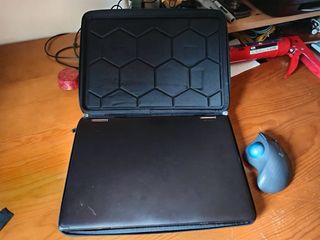 HP Pavilion x360 14 táctil con funda y ratón
