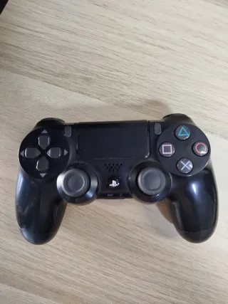 PS4 Pro 1TB + Mando original – IMPECABLE