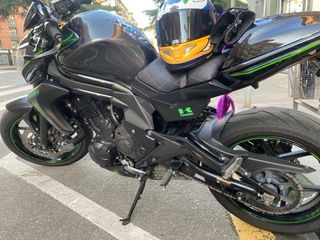 Kawasaki ER-6N Negra y Rosa