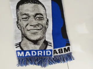 Bufanda Mbappé Madrid Nueva