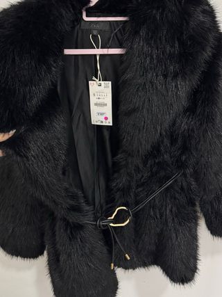 Casaco de pelo preto Zara