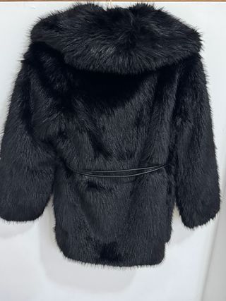 Casaco de pelo preto Zara