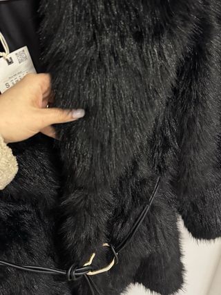 Casaco de pelo preto Zara