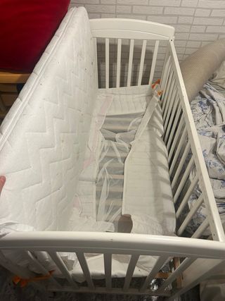 Cuna de bebé blanca