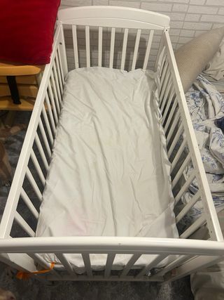 Cuna de bebé blanca
