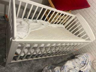 Cuna de bebé blanca