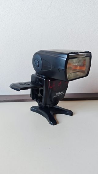 Flash Nikon SB-700 con accesorios