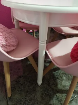 Mesa redonda extensible madera 80 con dos taburete