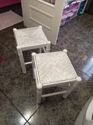 Mesa redonda extensible madera 80 con dos taburete