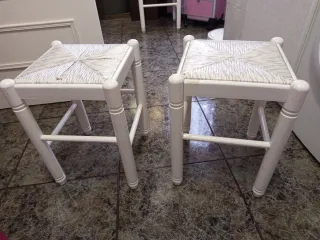 Mesa redonda extensible madera 80 con dos taburete