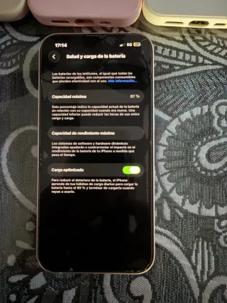 iPhone 13 + 18 fundas+ cargador